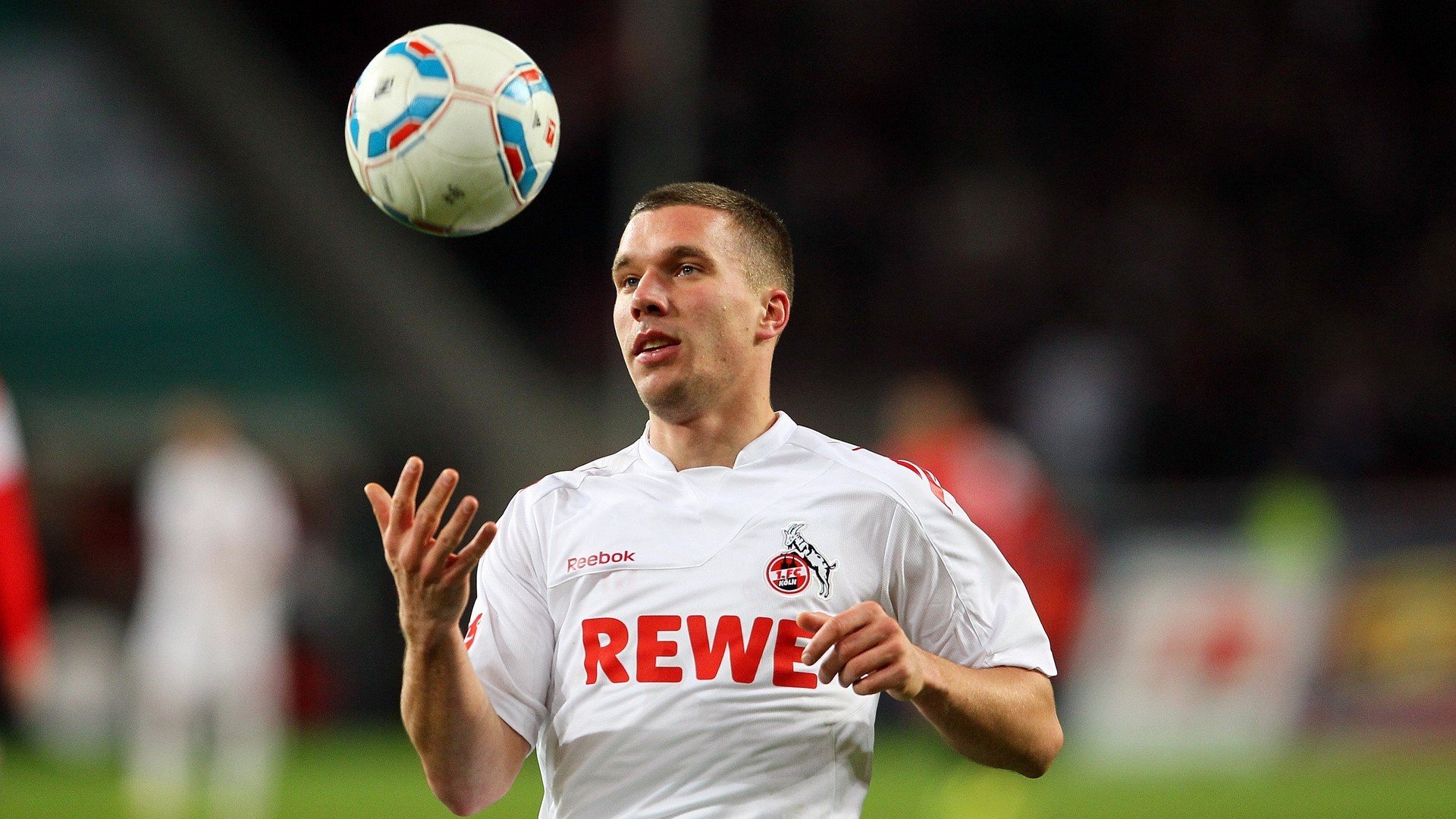 九游手游官网-_趣味高尔夫：城市中的绿色慢节奏运动_，高尔夫慢动作图片