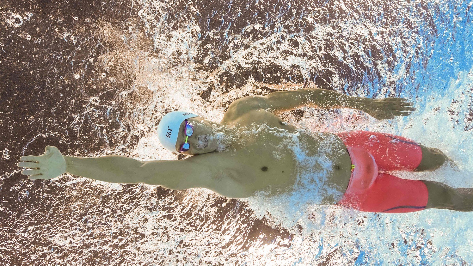 九游体育ios下载-“德甲球队状态火热，冠军争夺逐渐明朗”，德甲阵营